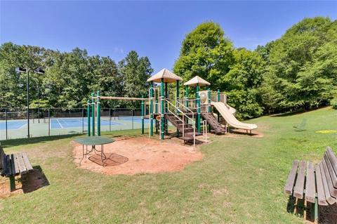 127 E Richfield Dr, Westminster, SC 29693 photo 4