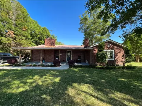 5862 Keowee Rd, Honea Path, SC 29654 photo 1