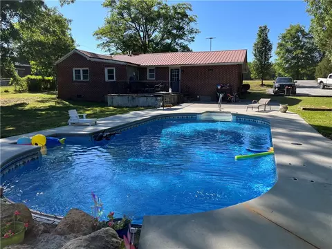 5862 Keowee Rd, Honea Path, SC 29654 photo 4