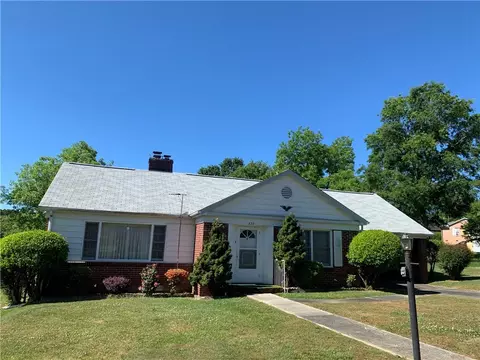 420 E Wesley St, Walhalla, SC 29691 photo 1
