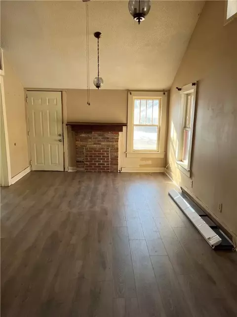 811 E Main St, Seneca, SC 29678 photo 3