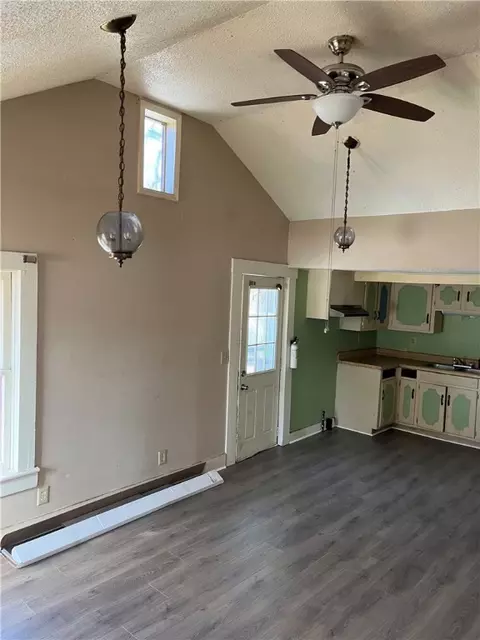 811 E Main St, Seneca, SC 29678 photo 4