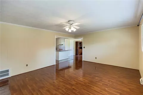 135 Pineview Dr, Easley, SC 29642 photo 8