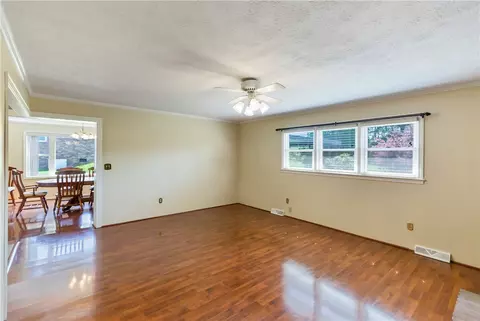 135 Pineview Dr, Easley, SC 29642 photo 9