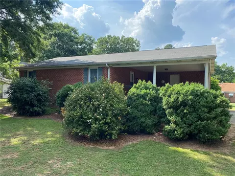 2 Lone Oak Dr, Honea Path, SC 29654 photo 3