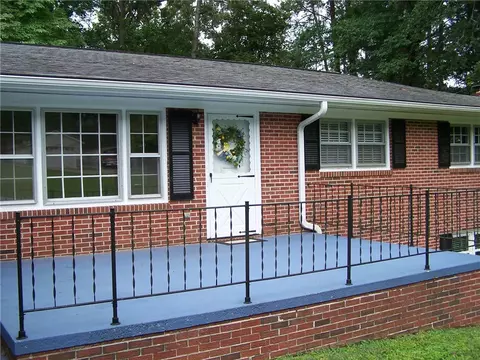 809 Leafy Ln, Seneca, SC 29672 photo 2