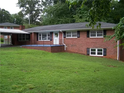 809 Leafy Ln, Seneca, SC 29672 photo 1