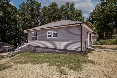 116 Cobb St, Easley, SC 29640 photo 3