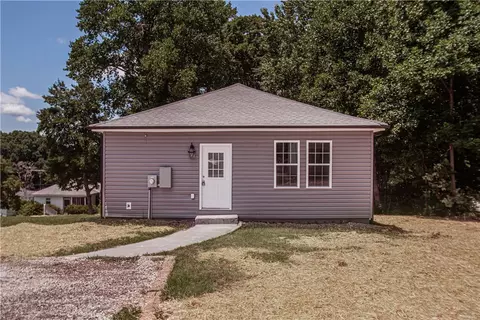 116 Cobb St, Easley, SC 29640 photo 4
