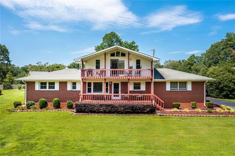 209 Cherokee Dr, Walhalla, SC 29691 photo 1