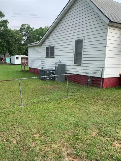 7 Hammett St, Honea Path, SC 29654 photo 2
