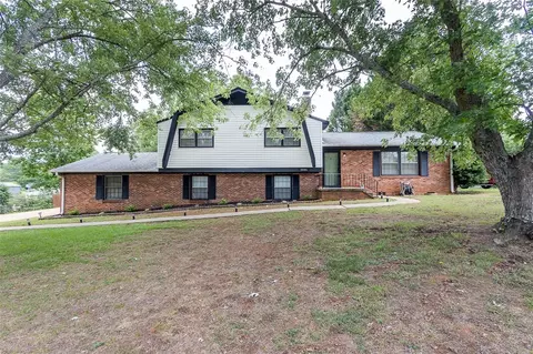 1006 Windwood Dr, Anderson, SC 29621 photo 1