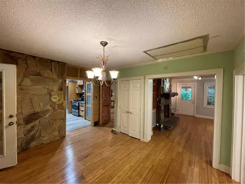 227 Spring St, Central, SC 29630 photo 9
