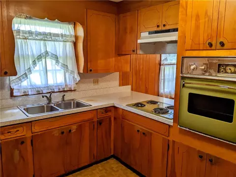 9 Calhoun St, Honea Path, SC 29654 photo 3