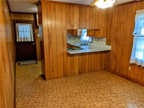 9 Calhoun St, Honea Path, SC 29654 photo 5