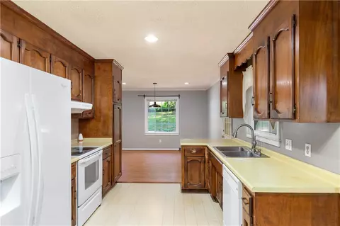 116 Cherokee Rd, Easley, SC 29642 photo 5