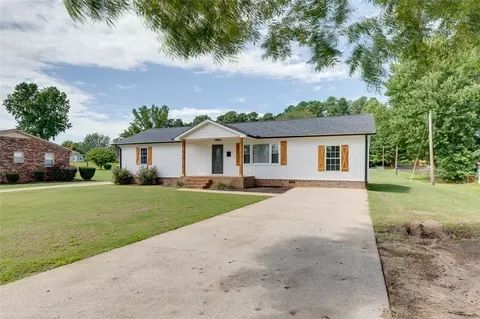 102 Wildwood Dr, Honea Path, SC 29654 photo 2