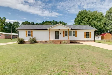 102 Wildwood Dr, Honea Path, SC 29654 photo 1