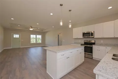 548 Linking Rd, Seneca, SC 29672 photo 2