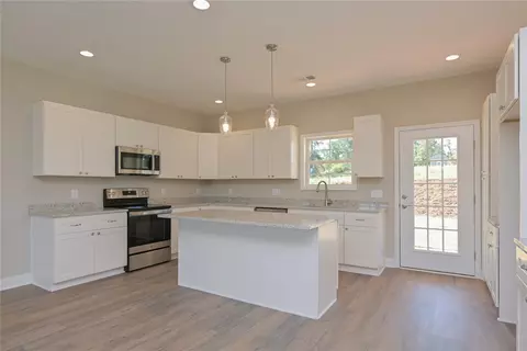 548 Linking Rd, Seneca, SC 29672 photo 4