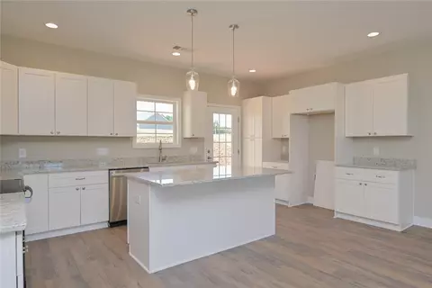 548 Linking Rd, Seneca, SC 29672 photo 3