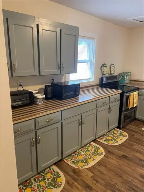 813 E Broad St, Iva, SC 29655 photo 6