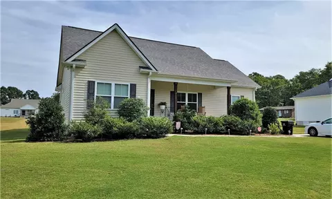 415 Addison Cir, Pelzer, SC 29669 photo 2