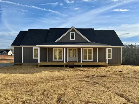 560 The Estates Dr, Walhalla, SC 29691 photo 1