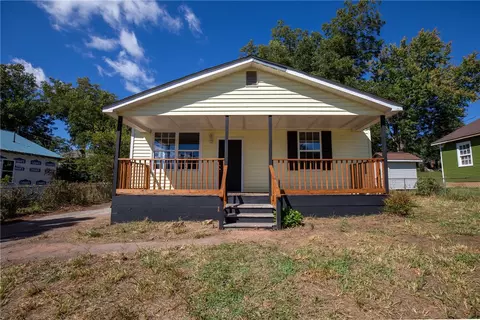 25 Sirrine St, Seneca, SC 29678