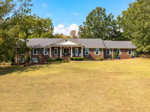1721 Dixie Dr, Hodges, SC 29653