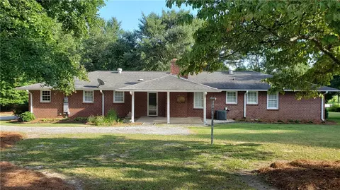 210 Dacus Dr, Williamston, SC 29697 photo 6