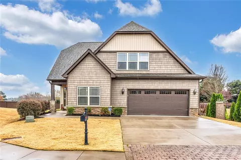 104 Redbay Ct, Easley, SC 29640