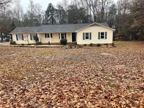 815 Slickum Rd, Easley, SC 29640 photo 2