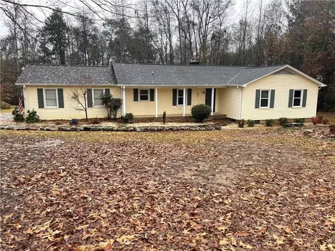 815 Slickum Rd, Easley, SC 29640 photo 1