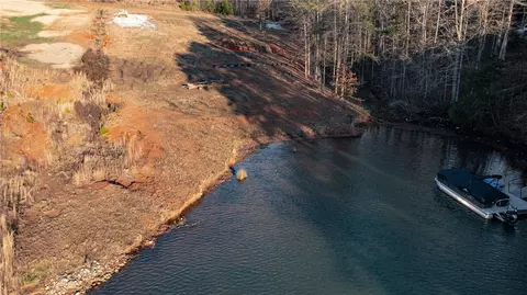 242 E Waters Edge Ln, West Union, SC 29696