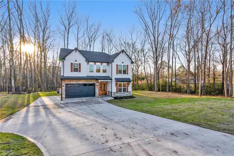 637 Cherokee Rd, Pelzer, SC 29669 photo 3