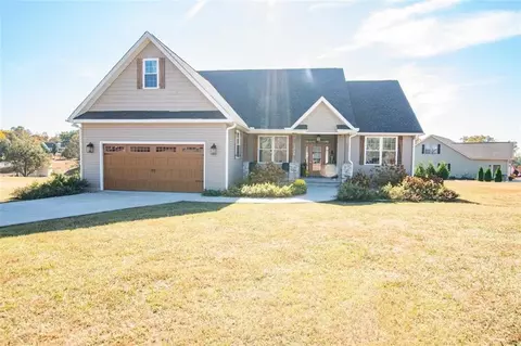 2000 Aberdeen Ln, Walhalla, SC 29691 photo 1