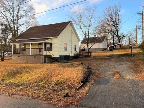 10 Jackson St, Liberty, SC 29657 photo 2