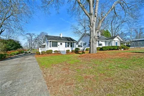 705 E A Ave, Easley, SC 29640 photo 2