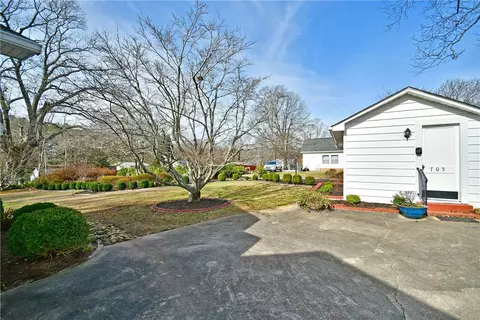 705 E A Ave, Easley, SC 29640 photo 32