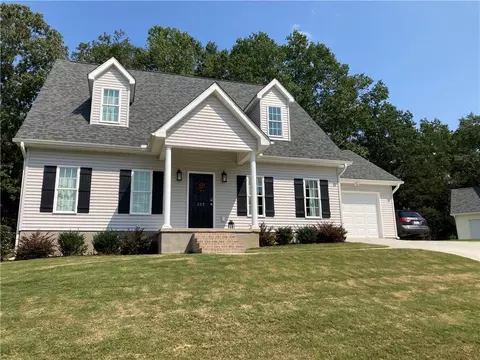 107 W Chestnut Ct, Central, SC 29630