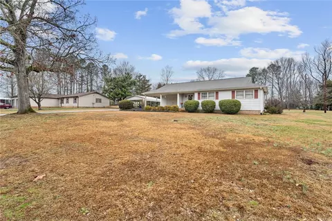 114 Kingston Dr, Pelzer, SC 29669 photo 2