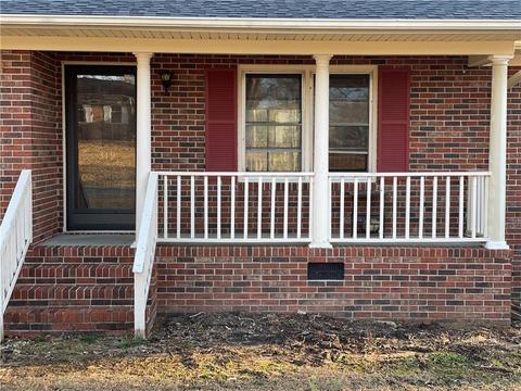 319 Ervin St, Honea Path, SC 29654 photo 2