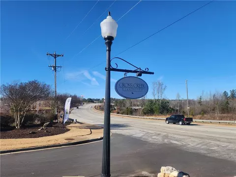302 Cross Creek Dr, Seneca, SC 29678
