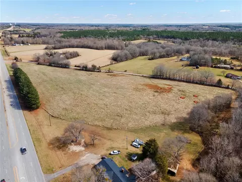 146 Clyde Arnold Rd, Starr, SC 29684 photo 3