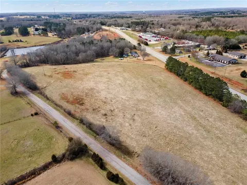 146 Clyde Arnold Rd, Starr, SC 29684 photo 2
