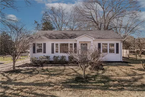 112 Roper St, Easley, SC 29640 photo 2