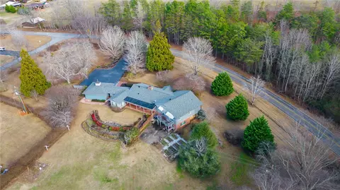410 Hendricks Rd, Pickens, SC 29671 photo 4