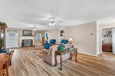 209 Meadow Ln, Easley, SC 29642 photo 2