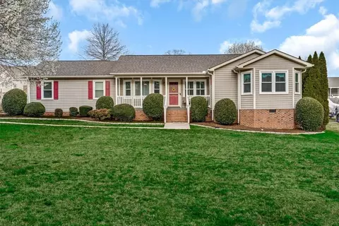 209 Meadow Ln, Easley, SC 29642 photo 1